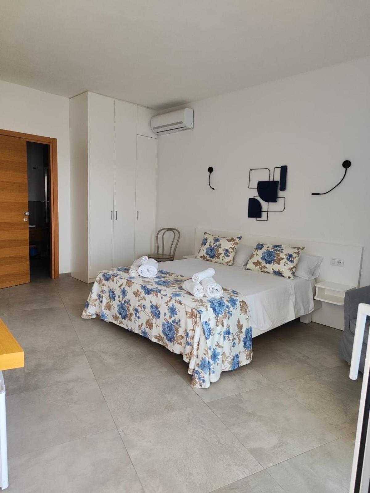 Rooms, Affittacamere Maksim Golfo Aranci Exterior foto