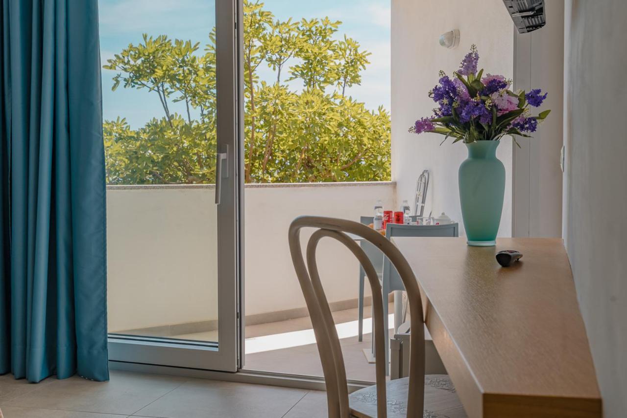 Rooms, Affittacamere Maksim Golfo Aranci Exterior foto