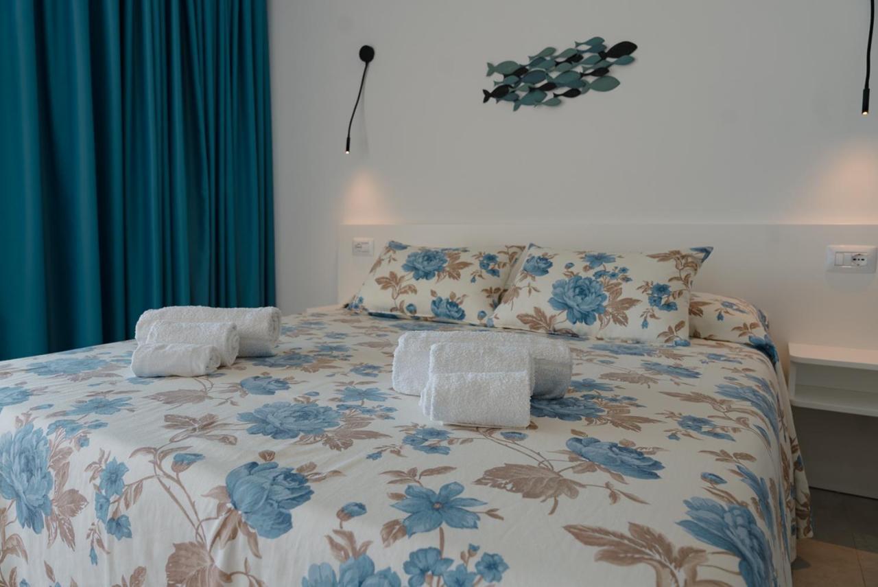 Rooms, Affittacamere Maksim Golfo Aranci Exterior foto